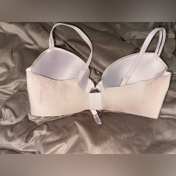 Victoria’s Secret Bra - 38DD - Picture 2 of 2